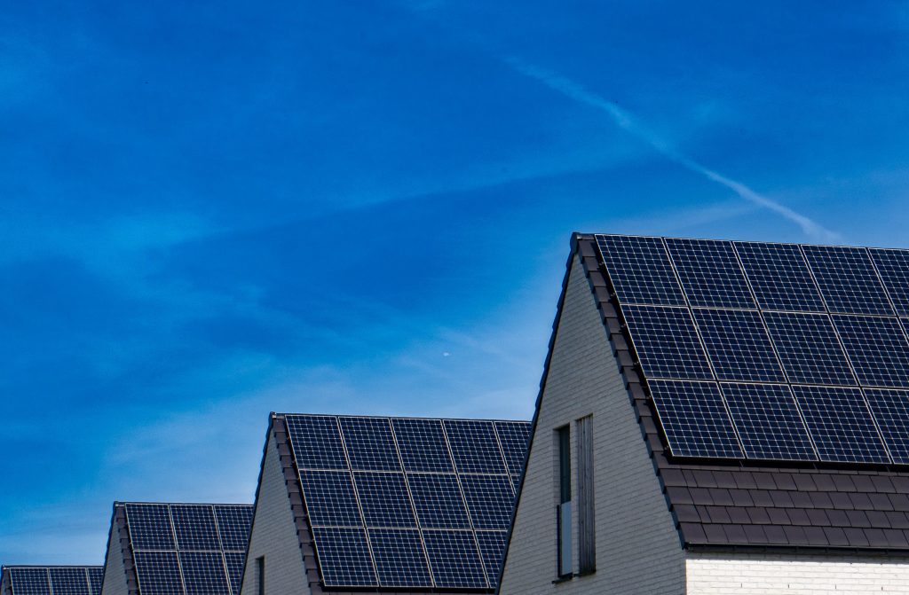 Pros and Cons of Solar Panels: A Bright Future in Renewable Energy